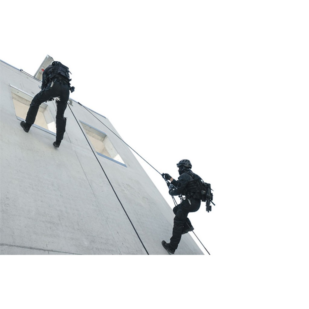 Petzl Tactical Newton Fast Emniyet Kemeri: Üst Düzey Güvenlik ve Konfor
